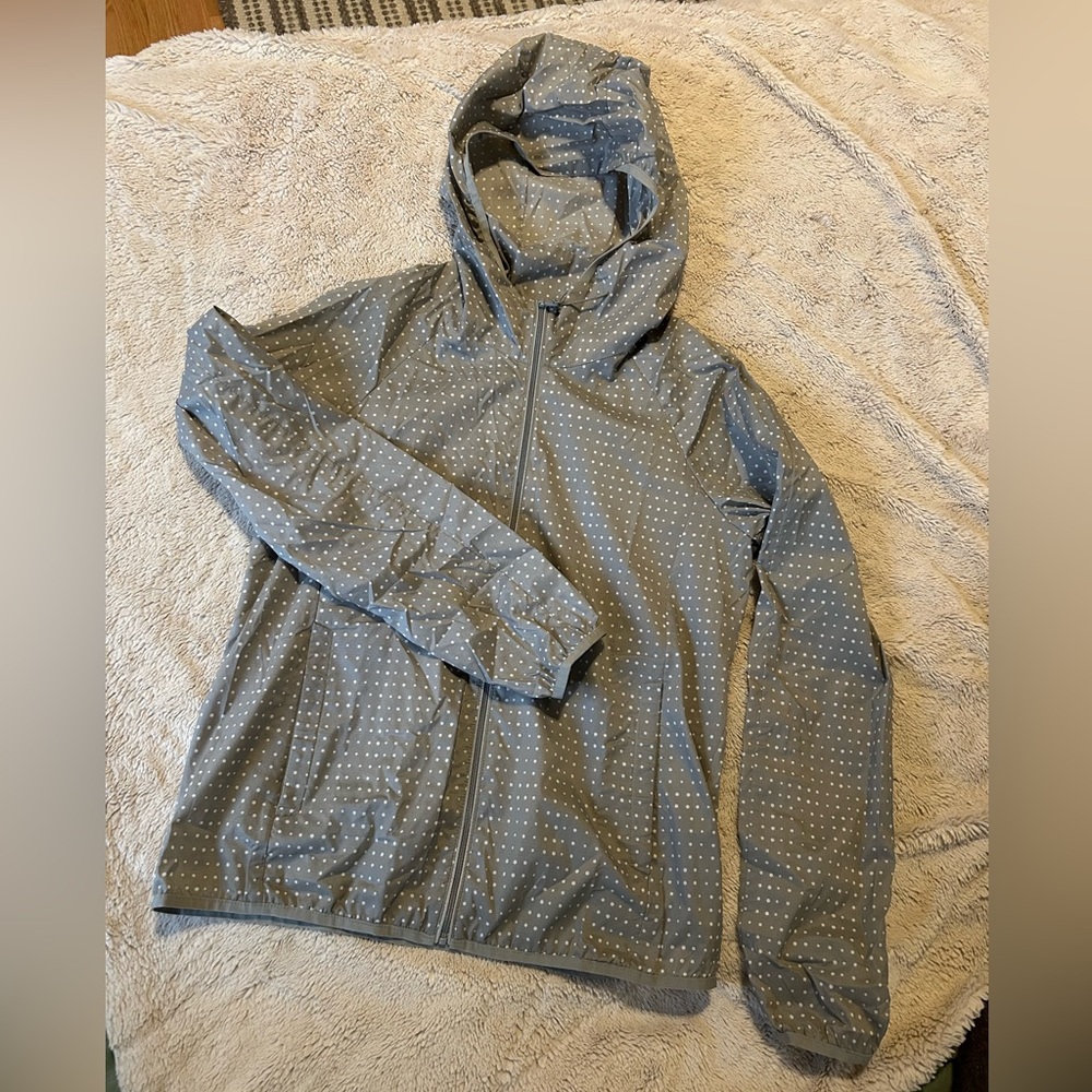 Uniqlo women’s lightweight windbreaker/rain jacket